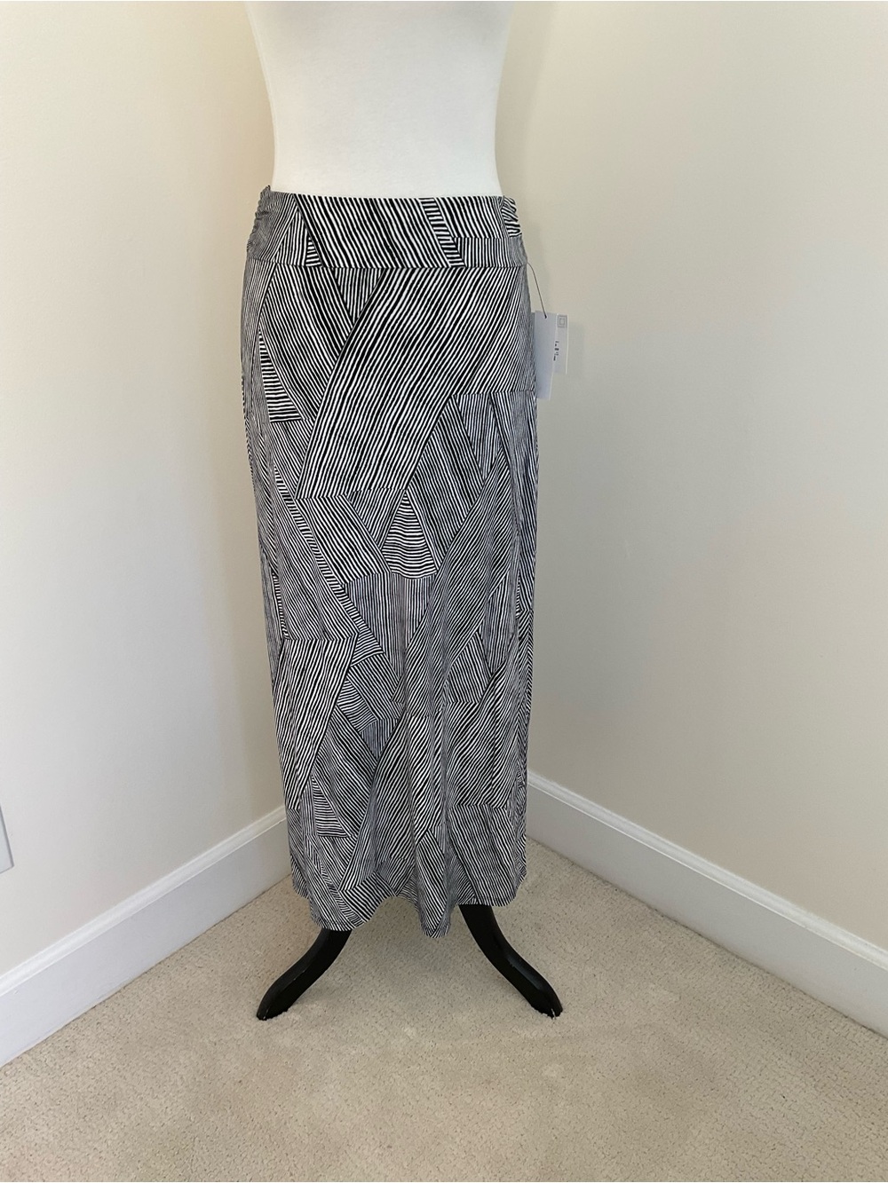NWT Liz Claiborne Striped Black and White Geometric Print Maxi Skirt
